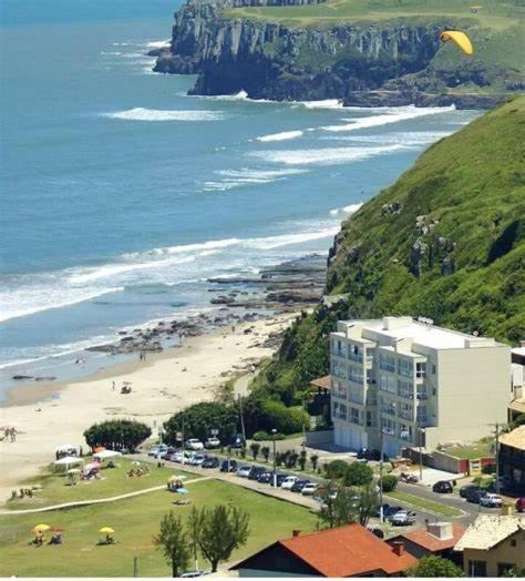 فيلا Casa De 2 Quartos Com 2 Ares-Condicionados Em Torres-Rs - Na Mais Bela Praia Gaucha - Cozinha - Banheiro - Tv Smart 32 E Wi-Fi - Estacionamento - Anfitria Superhost No Bnb المظهر الخارجي الصورة