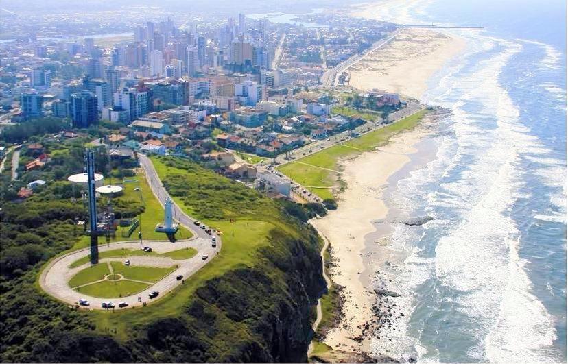 فيلا Casa De 2 Quartos Com 2 Ares-Condicionados Em Torres-Rs - Na Mais Bela Praia Gaucha - Cozinha - Banheiro - Tv Smart 32 E Wi-Fi - Estacionamento - Anfitria Superhost No Bnb المظهر الخارجي الصورة