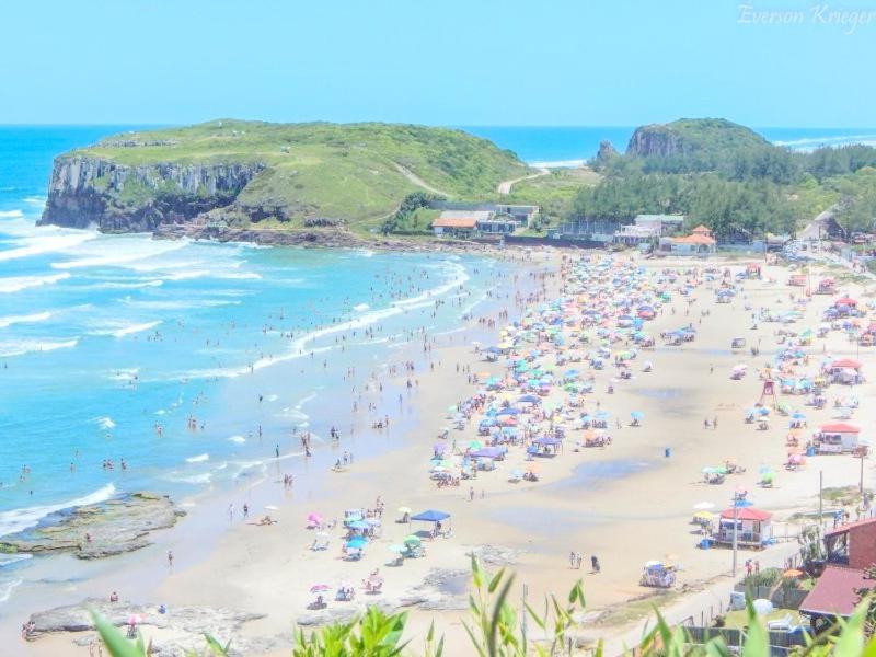فيلا Casa De 2 Quartos Com 2 Ares-Condicionados Em Torres-Rs - Na Mais Bela Praia Gaucha - Cozinha - Banheiro - Tv Smart 32 E Wi-Fi - Estacionamento - Anfitria Superhost No Bnb المظهر الخارجي الصورة